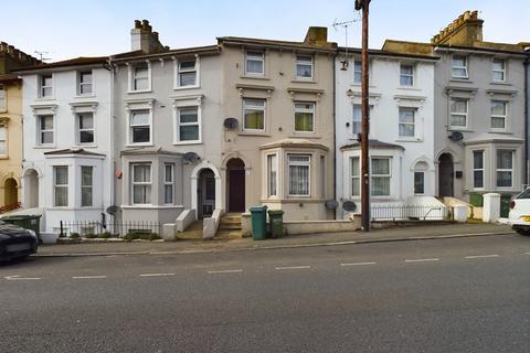 2 bedroom ground floor flat to rent, Dover Road, Folkestone