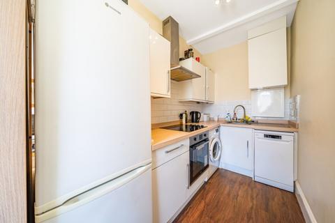 2 bedroom flat to rent, Northcote Road Battersea SW11
