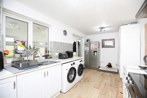 15 Trentham Road, Hartshill, Nuneaton, CV10 0SN