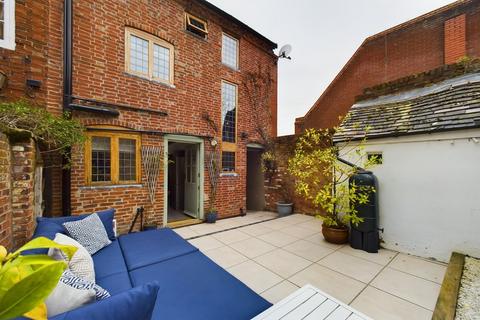 15 Bridge Street, Uttoxeter, ST14 8AR