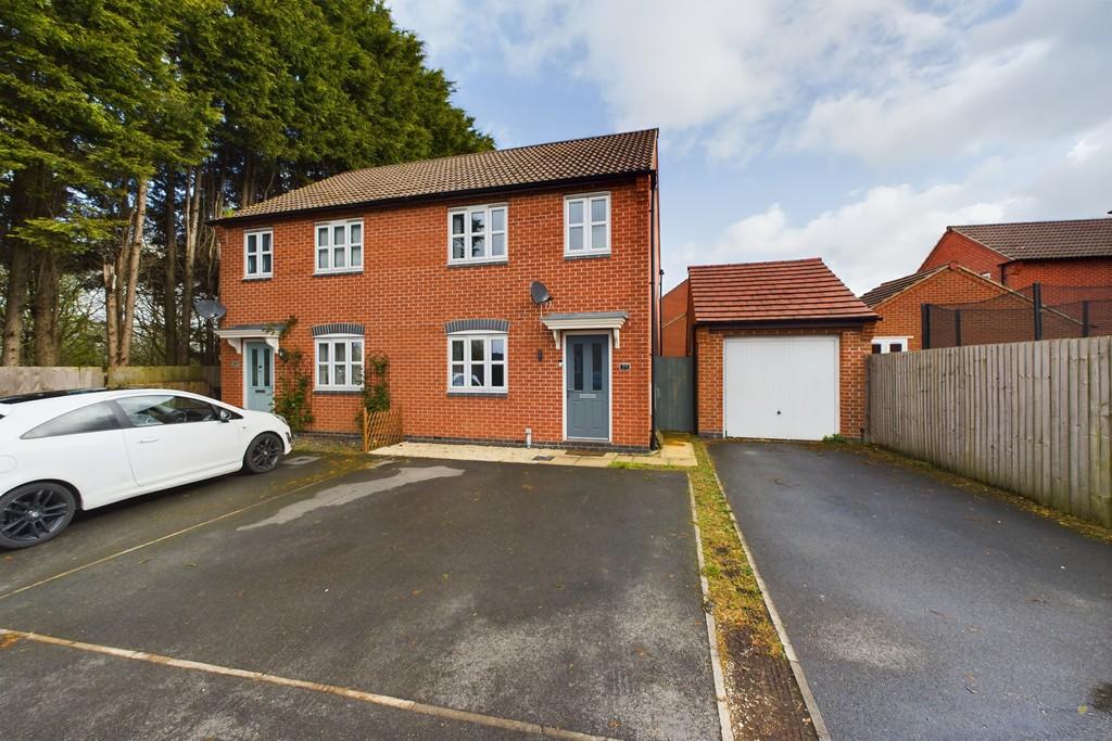 Cascade Close, BurtononTrent 3 bed semidetached house for sale £
