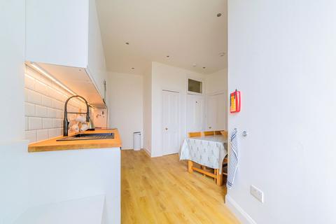 3 bedroom apartment to rent, Roseneath Place, Edinburgh, Midlothian