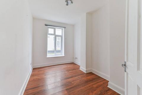 2 bedroom flat to rent, Rosendale Road, West Dulwich, London, SE21