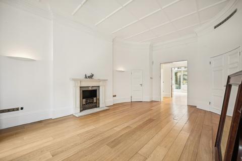 Flat A, 6 Green Street, London, W1K 6RW