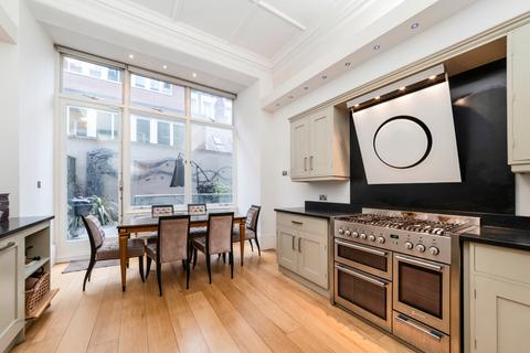 Flat A, 6 Green Street, London, W1K 6RW