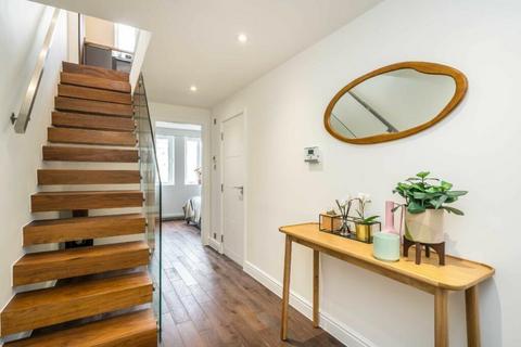 2 bedroom flat to rent, Curzon Street, Mayfair, London