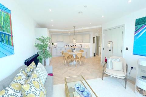 3 bedroom flat for sale, Park Avenue, Willesden Green, NW2