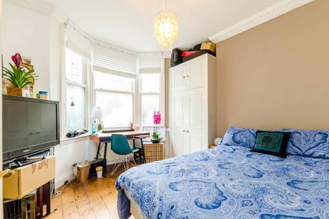 3 bedroom flat to rent, Coborn Road, Bow, London, E3