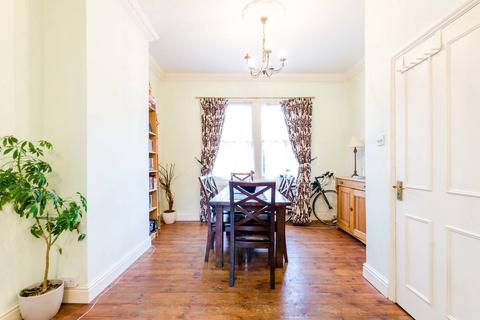 3 bedroom flat to rent, Coborn Road, Bow, London, E3