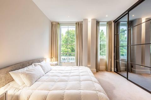 4 bedroom flat to rent, Queens Gate, South Kensington, London, SW7