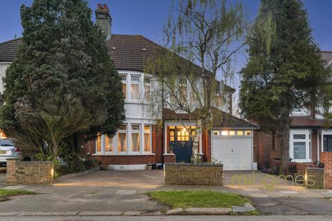 4 bedroom semi-detached house for sale, Bourne Hill, London, N13