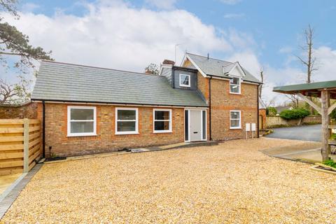 2 bedroom cottage for sale, Eastbourne Road, Godstone