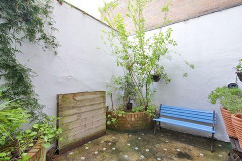 63b Lordship Road, London, N16 0QJ