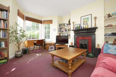 63b Lordship Road, London, N16 0QJ