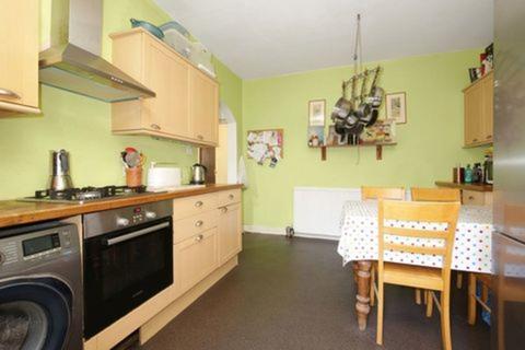 63b Lordship Road, London, N16 0QJ