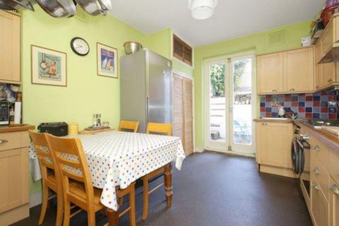 63b Lordship Road, London, N16 0QJ