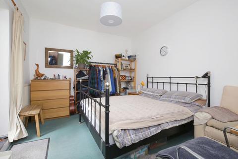 63b Lordship Road, London, N16 0QJ