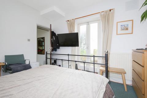 63b Lordship Road, London, N16 0QJ