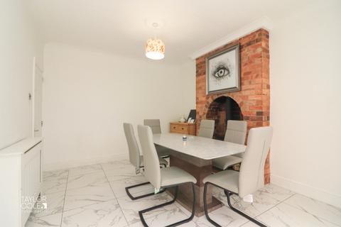 3 bedroom semi-detached house for sale, Hockley Road, Wilnecote