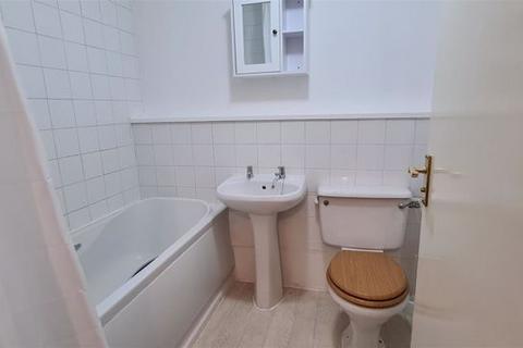 1 bedroom property to rent, High Street, Rochester ME1