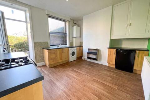 2 bedroom terraced house to rent, Dudley Road, Huddersfield