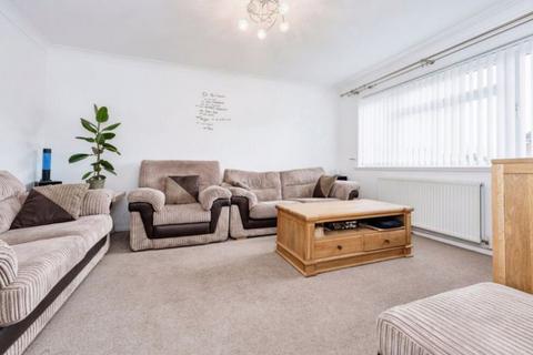 3 bedroom semi-detached house for sale, Redgrave Gardens, Luton