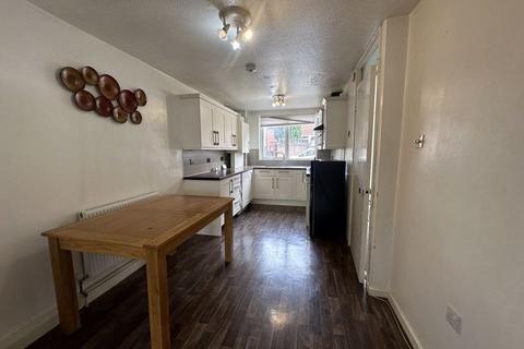 2 bedroom maisonette for sale, Priors Field, Northolt