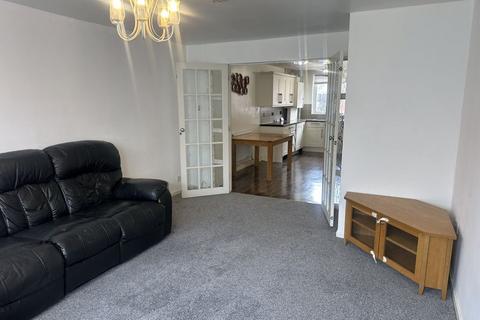 2 bedroom maisonette for sale, Priors Field, Northolt