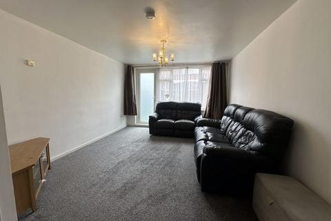 2 bedroom maisonette for sale, Priors Field, Northolt