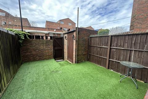 8 Priors Field, Northolt, UB5 5SG