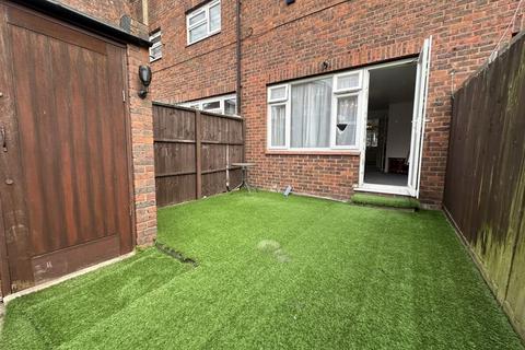 8 Priors Field, Northolt, UB5 5SG