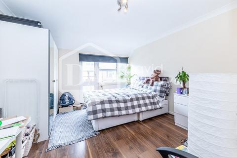 4 bedroom terraced house to rent, Brydon Walk, Kings Cross N1