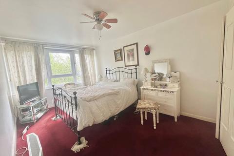 2 bedroom flat for sale, Haynes Park Court, Slewins Close