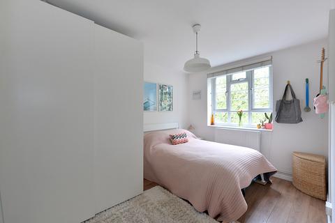 2 bedroom apartment to rent, Gascoyne Road, London E9
