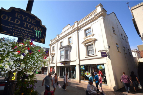 1 bedroom apartment to rent, High Street,Ryde