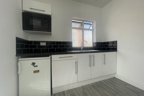 1 bedroom in a house share to rent, Kettering Road, Northampton, Northamptonshire, NN1 4AZ