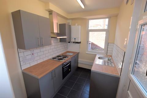 3 bedroom terraced house to rent, Victoria Street, Darfield, Barnsley, S73 9EX
