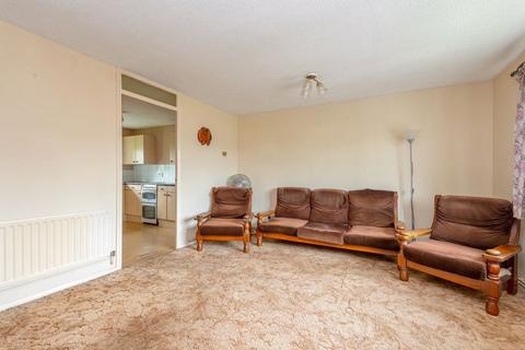 2 bedroom flat for sale, Honeysuckle Walk, Horsham