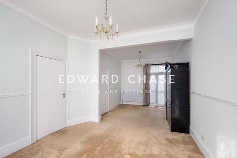 4 bedroom terraced house to rent, Haslemere Road, Seven Kings, IG3