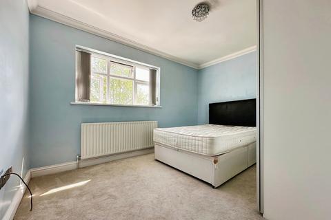 1 bedroom in a house share to rent, Tentelow Lane, Southall