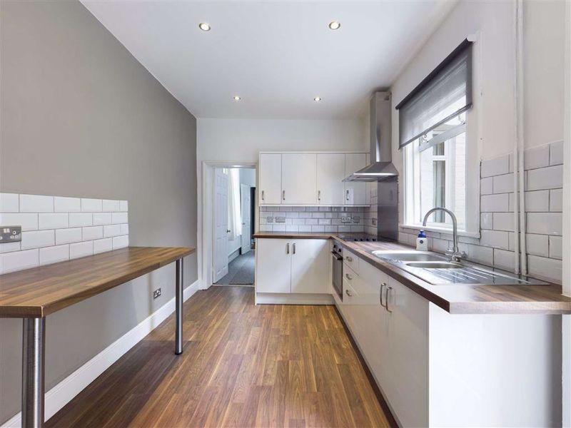 Henry Road, Gloucester GL1 1 bed in a house share to rent £650 pcm (£