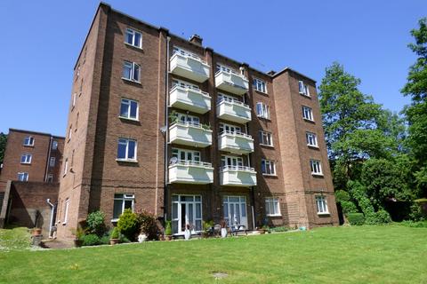 1 bedroom apartment to rent, Queens Court, Hill Lane, Southampton