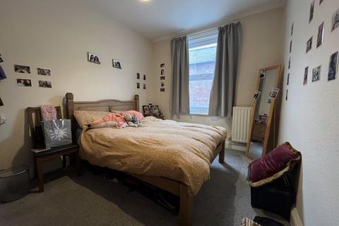 4 bedroom house share to rent, Bennington Street, Cheltenham GL50