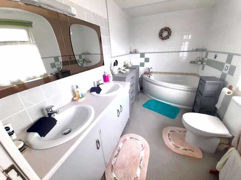 En Suite Bathroom