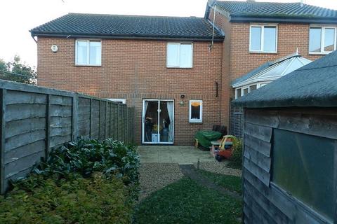 2 bedroom terraced house to rent, Russell Road, Toddington