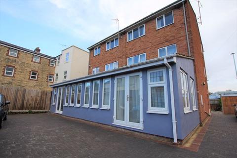 6 bedroom terraced house to rent, Kingsholm Road, Gloucester GL1