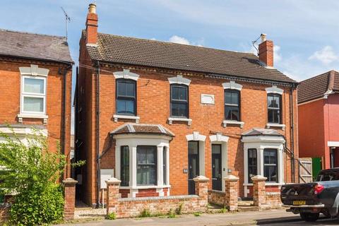 6 bedroom semi-detached house to rent, Oxford Road, Gloucester GL1