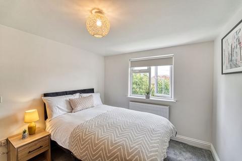 6 bedroom semi-detached house to rent, Colebridge Avenue, Gloucester GL2