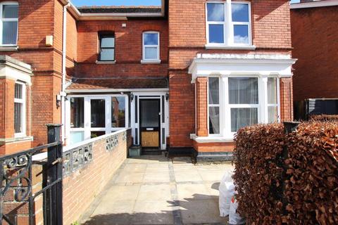 5 bedroom semi-detached house to rent, Central Road, Gloucester GL1