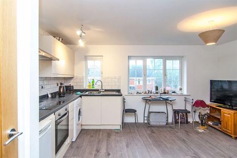 17 Maybank Close, Lichfield, WS14 9UJ
